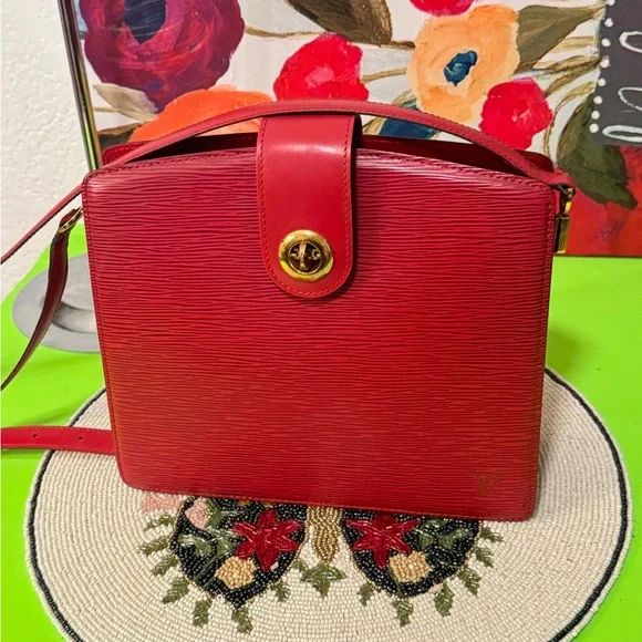 Louis Vuitton Epi Shoulder bag Elegant Red Designer Women's Bag. - Picture 13 of 14